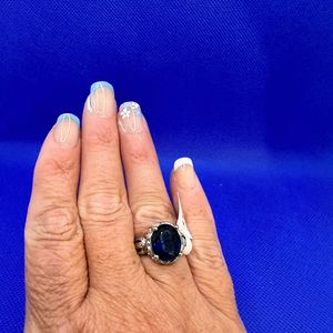 NWT beautiful Blue crystal ring size 7 silver tone